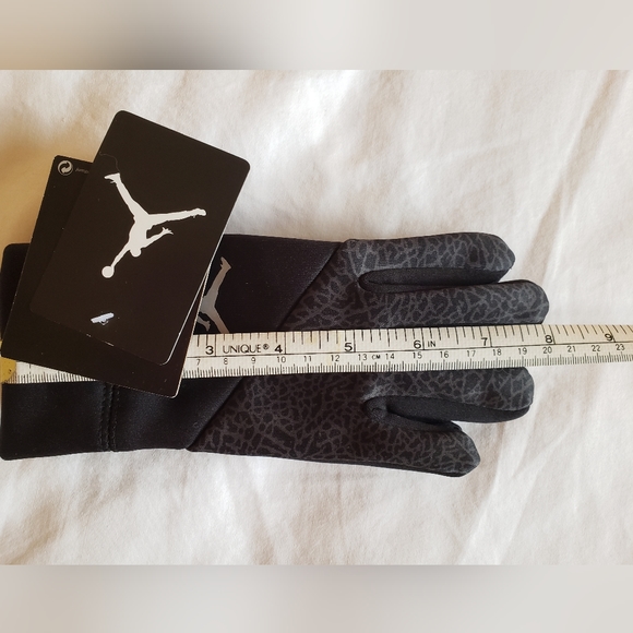 NWT Nike Jumpman Youth Gloves Black - Picture 6 of 7